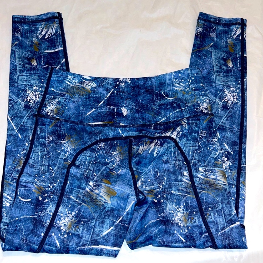 ZYIA Denim Artist Light N Tight Hi-Rise Tri-Pocket 7/8 Leggings - Picture 3 of 8